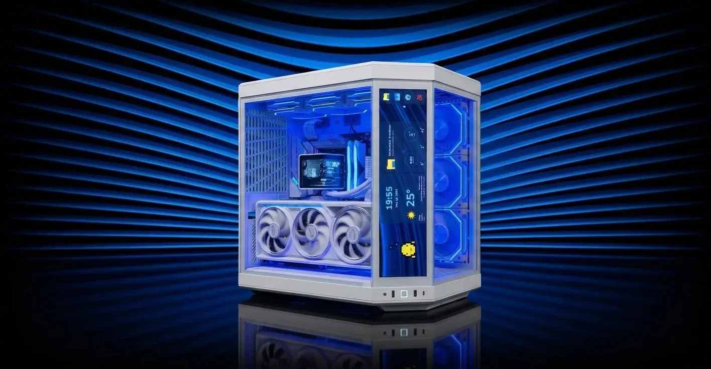 Build flagship dans le Hyte Y70 Snow White — RTX 5090, AIO TRYX 360mm AMOLED, watercooling esthétique.